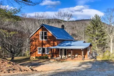 Image de ‘Twin Pines Hill House’ - Fire Pit & Mountain View