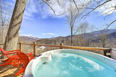 Image de 'Blue Sky Cottage:' Romantic Retreat w/ Mtn Views!