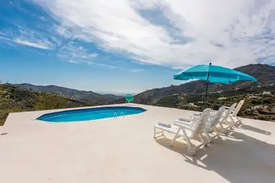 Image de Villa Felicidad Sayalonga by Ruralidays