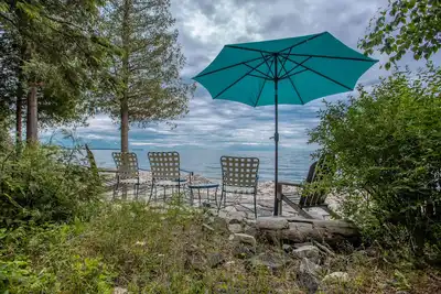 Image de Waterfront, Dog Friendly home near Sherwood Point Lighthouse