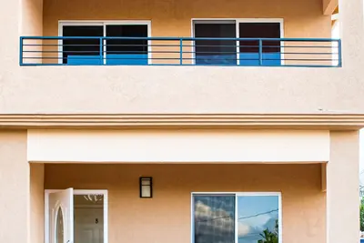 Image de This two bedroom apartment is equipped with a tub size jacuzzi and outdoor pool