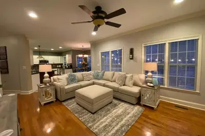 Image de 4 bedrooms/Hot tub/playground/trails/Market/Wyndham/Coliseum