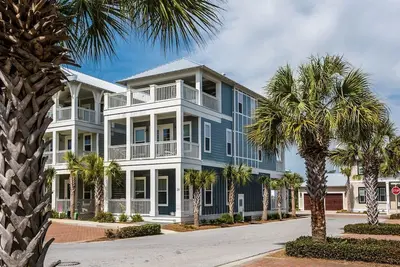 Image de Seacrest \"Isle of Blue\" |4 Bedrooms | Sleeps 14 |2 King Suites | Amazing Deck