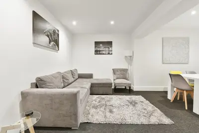 Image de Rochfords Serviced House with 5 Bedrooms, 4 bathrooms, upto12 beds