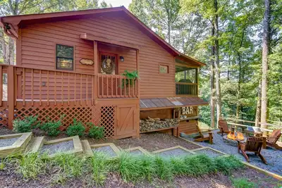 Image de Luxury Retreat Overlooking the 11th Tee at Whitepath Golf Course in Ellijay