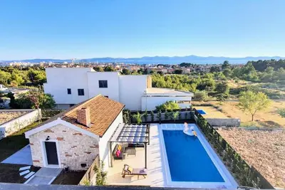 Image de Modern luxurious villa with pool for 8 guests - Anzd