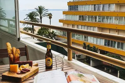 Image de Charmant appartement à louer à Roses, Costa Brava! 0 mètres de la plage. Profitez de la piscine communautaire et de la vue sur la mer.