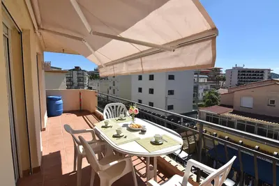 Image de Bienvenue dans notre charmant appartement à louer à Roses, Costa Brava! À seulement 200 mètres de la plage de Santa Margarita.