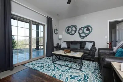 Image de Upscale Condo closest to Silver  Dollar City, Table Rock Lake & Branson Golf