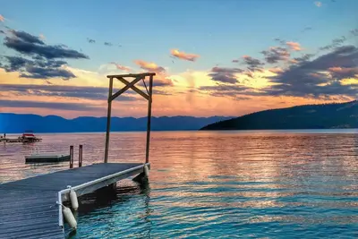 Image de Mellow Cove Retreat! ! Private Dock and Outdoor Kitchen! !