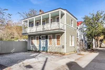 Image de Carriage House | Downtown - Walk Everywhere!