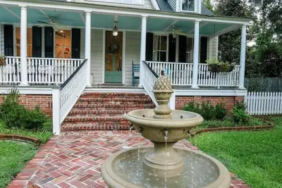 Image de Entire Home l Chick Inn on Main