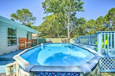 Image de Perfect Pensacola Pool House with Arcade Game Room! ! Sleeps 6 Families Love it!