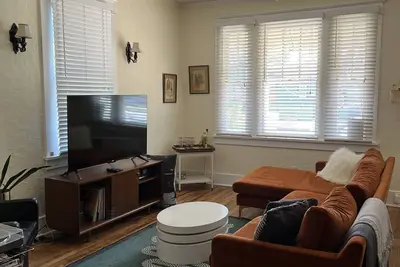 Image de Mid Century Bungalow in Old Town - walk to Downtown Augusta!