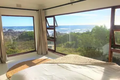 Image de Beautiful Sea front cottage right on the Atlantic ocean.