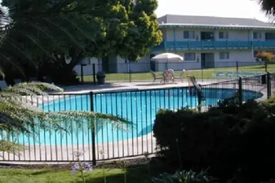 Image de Wonderful Stay! Clean and Spacious Unit, Pool, Near Alameda Ferry Terminal!