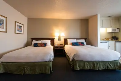 Image de Perfect Cali Getaway! 2 Units with Free Parking, Free Breakfast, Outdoor Pool!