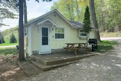 Image de Quaint Northport cabin with a short walking distance to village.