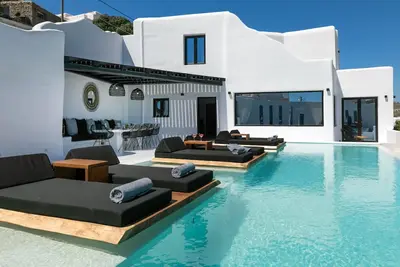 Image de Pure Luxury Villa to Cater Even the Most Demanding Travelers at Perfect Location