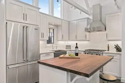 Image de Beautiful remodel in Carmel-by-the-Sea!