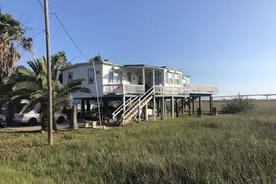 Relaxing and spacious Surfside Beach home with large decks