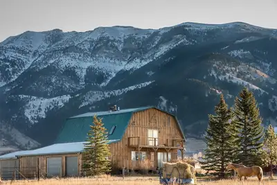 Image de Cozy Cabin, Exceptional Mountain View, Porch, Fireplace, Wildlife, 4 mi to town.