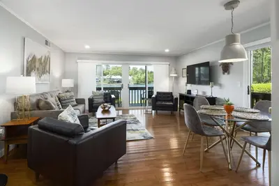 Image de Renovated, Lakefront, Pinehurst #5, Ground Level, 2br, 2ba, Pool, WiFi, Cable