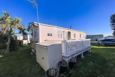 Image de Great 8 berth caravan for hire at Seawick Holiday Park in Essex ref 27227sw