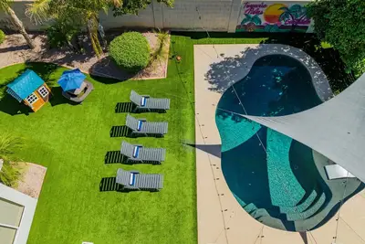 Image de One level N. Scottsdale Retreat with pool, gas Bbq, firepit & arcade games