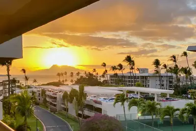 Image de Sunny Fourth Floor Condo with Shared Pool, High-Speed WiFi, and Washer/Dryer