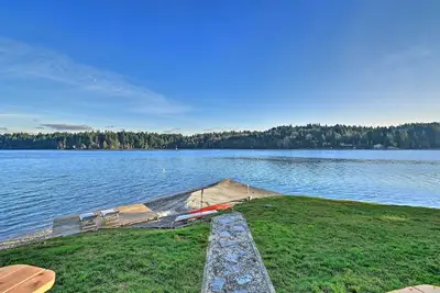 Image de Waterfront Olympia Home w/ Private Beach & Kayaks!