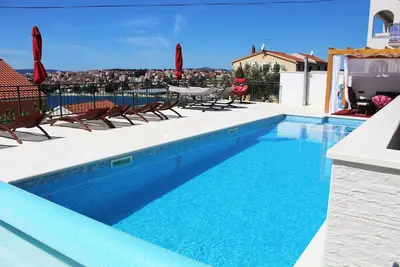 Image de Appartement de vacances pour 4 personnes env. 55 qmà Okrug Gornji, Dalmatie (Centre de la Dalmatie)
