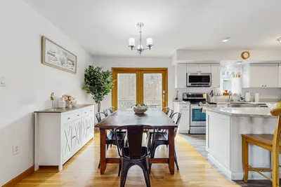 Image de Dog-friendly home with A/C, W/D, games, deck, yard, & a private hot tub