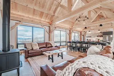 Image de Mtn View, Sleeps 20, Hot Tub, Firepit, Wood Stove, Theater, Workspace, Bar, Gym