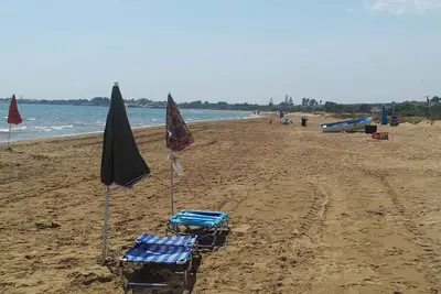 Image de Maison de vacances avec air conditionné, douche extérieure, barbecue et parking privé