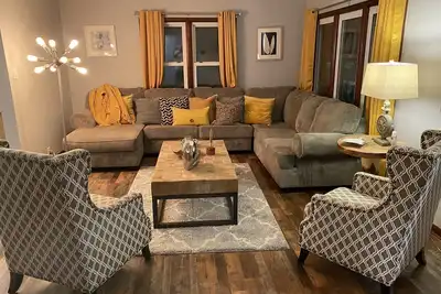 Image de Brick Tudor Vacation Rental House Close To Lake Michigan And Downtown