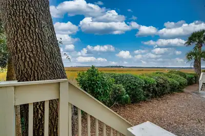 Image de Roomy & Spacious Villa with Great Marsh Views! Community Pool! Lake House only