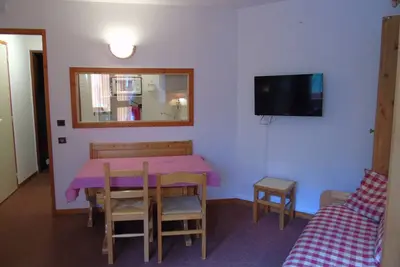 Image de Studio cabine 4 pers à 100m des pistes et commerces, balcon sud, parking gratuit, draps inclus.