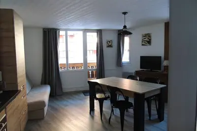 Image de Appartement rénové 2 pièces pour 4 pers, balcon, proche télécabine, commerces, et écoles de ski