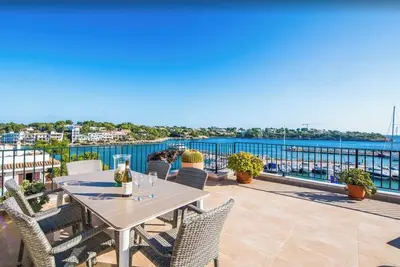 Image de Penthouse en bord de mer \"Es Port\" avec vue sur la mer, vue sur la montagne, Wi-Fi, A/C et balcon