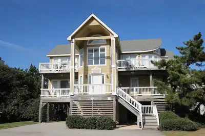 Image de Oceanside, Ocean Views, Hot Tub, Close to Beach Access, 743, Golden Days