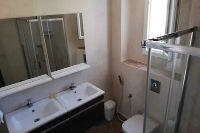 Image de Chambre privée ensoleillée et calme avec petit-déjeuner