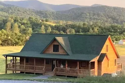 Image de Little Bears Cabin - 5 Br / 3 Fireplaces - Spend Spring in the Shenandoah Valley
