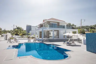 Image de Protaras Holiday Villa Ds116 - a villa that sleeps 11 guests in 5 bedrooms