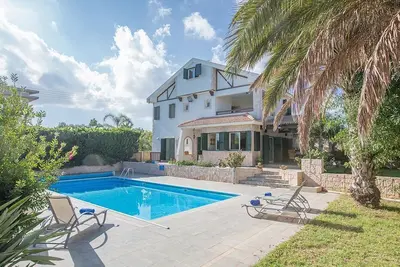 Image de Protaras Holiday Villa Jo78 - a villa that sleeps 10 guests in 5 bedrooms