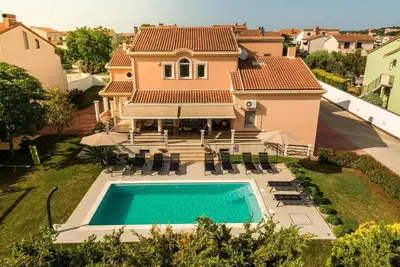 Image de Maison de vacances Pula pour 1 - 14 personnes avec 7 chambres à coucher - Maison de vacances