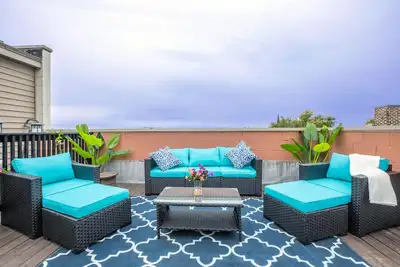 Image de New Luxury Penthouse Condo