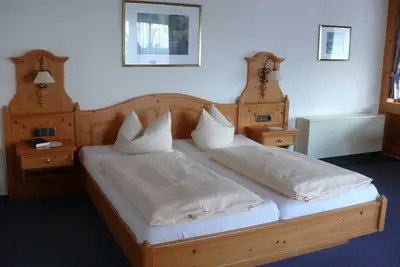 Image de Larger comfortable double room/multi-bed room/apartment - Waldhotel