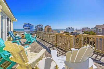 Ocean Views, Dog Friendly w/ Pool, Hot Tub, Game Room. This is No Ocean’s Lore!