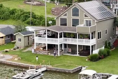 Image de Charming lake side retreat great for family time or a romantic getaway!